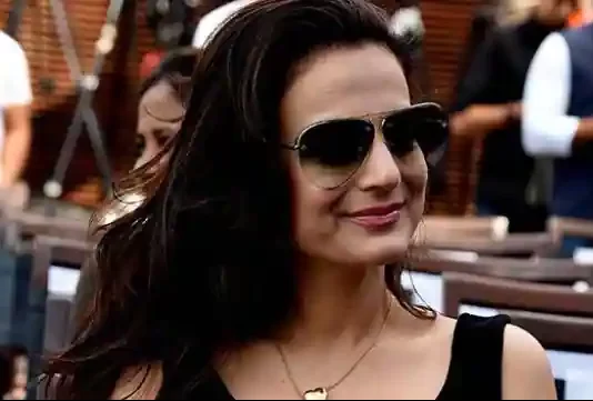 Bollywood_stars_during_an_event_for_the_start_of_the_upcoming_film_Smile_Please_1551518183