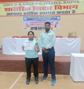 The winning team in the state level badminton competition was represented by Tulsi Rani Mandavi, a student of Shri Rawatpura Government Physical Education College...